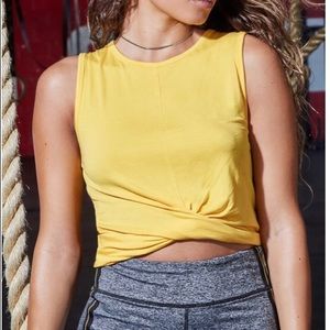 Sommer Ray front knot tank